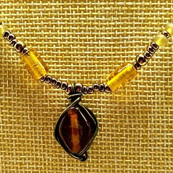 Topaz-Amber Glass Beaded Necklace with Gold-tone beads - Picture 2 of 9